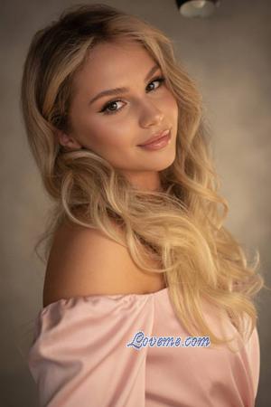 224090 - Karyna Age: 20 - Belarus